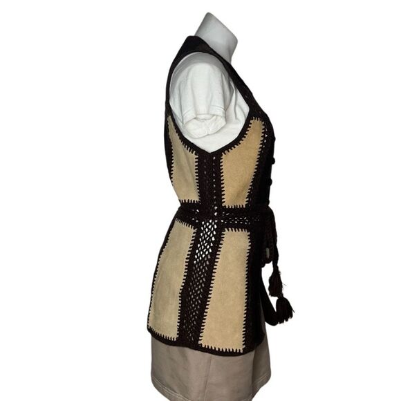 VINTAGE Suede Vest Patchwork Crochet Knit Button Front Tie Belt Size Medium - Picture 4 of 10